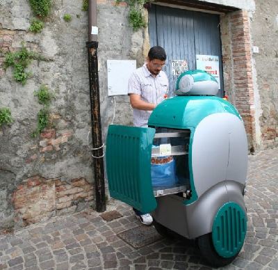 歐洲智能機器人能“看”能走 穿越大街小巷上門收垃圾