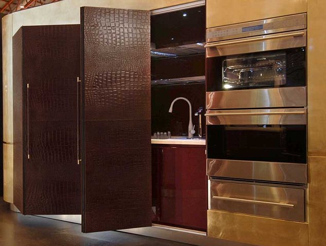 水晶吊燈、黃金桌面 30萬英鎊頂級廚房全球只10套