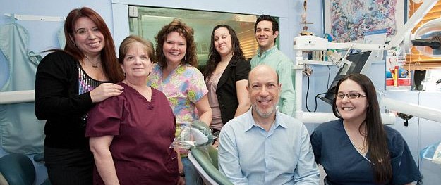 臉譜網創始人住簡陋出租房 父母節儉堅持工作不退休