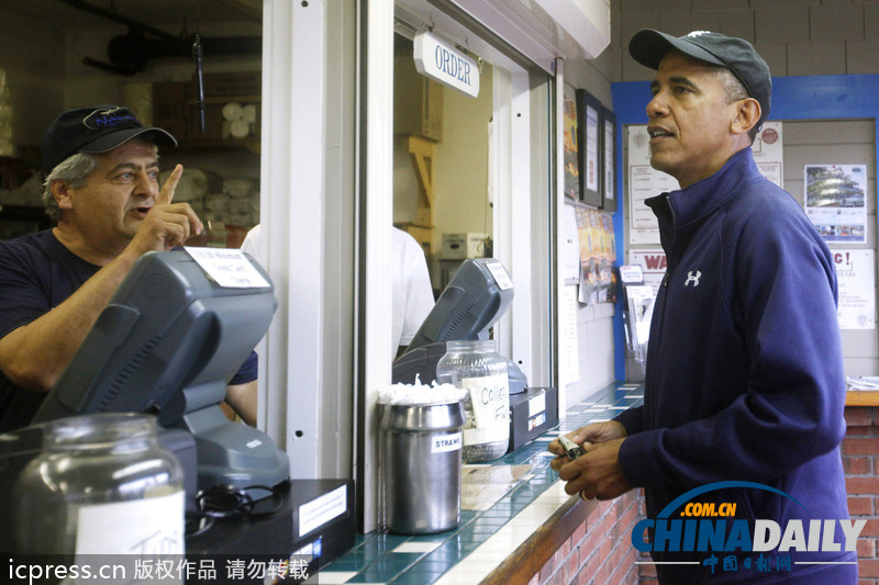 美國總統奧巴馬悠閑度假 現身餐館引圍觀