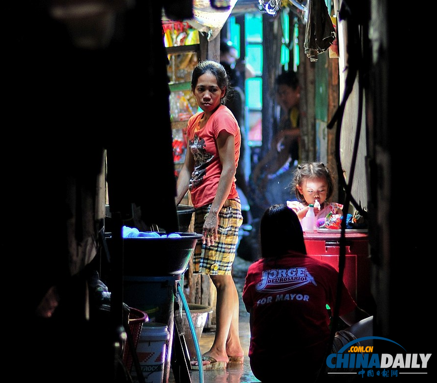 菲律賓首都數萬民眾生活貧困 住臨時棚屋受洪災威脅