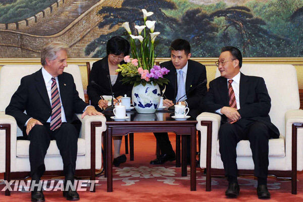 2009年溫家寶會見烏拉圭總統(tǒng)巴斯克斯