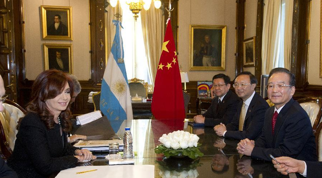 溫家寶與阿根廷總統(tǒng)克里斯蒂娜舉行會(huì)談