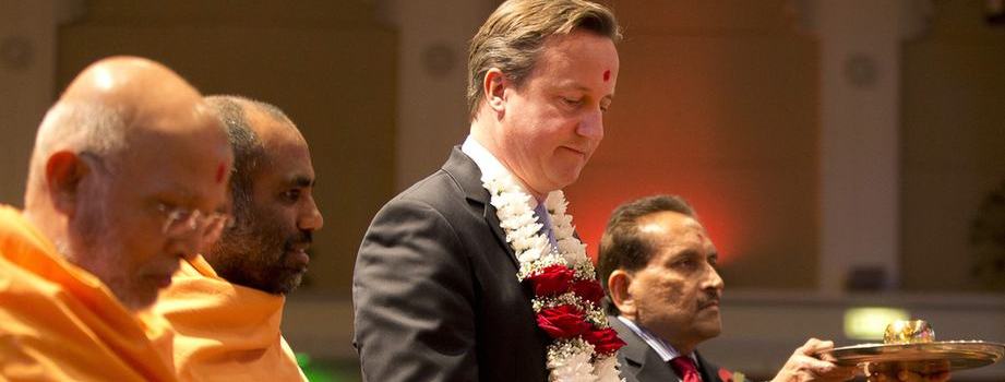 卡梅倫參加印度燈節慶典