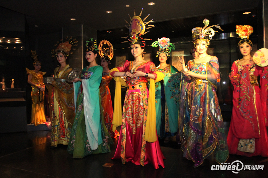 高清組圖：博物館奇妙之夜 和壁畫(huà)中人一起穿越