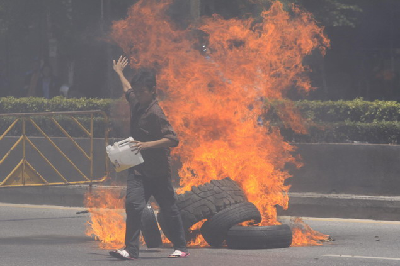 “紅衫軍”誓言絕不投降 沖突還在繼續(xù)