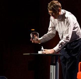 蓋茨發(fā)表抗瘧演講 當(dāng)場(chǎng)放蚊子“咬人”嚇觀眾