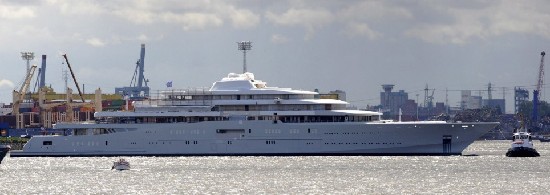 俄首富世界最大私人游艇下水 配有反導系統和潛艇