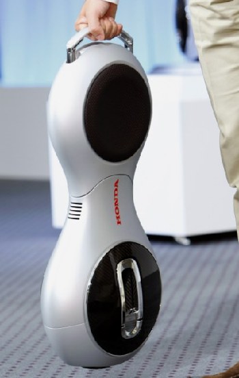 本田研發新款獨輪迷你電動車 “指哪走哪”方便靈活