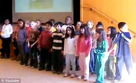 美國(guó)小學(xué)生“歌頌奧巴馬”引爭(zhēng)議 學(xué)校堅(jiān)稱(chēng)事件“無(wú)關(guān)政治”