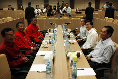 二次談判“紅衫軍”仍要求解散議會 政府拒絕