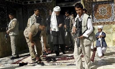 阿總統(tǒng)卡爾扎伊威脅加入塔利班 與美國分歧加深