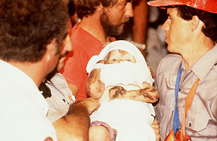 圖：美《時(shí)代》盤點(diǎn)十大救援奇跡 中國王家?guī)X位列第一