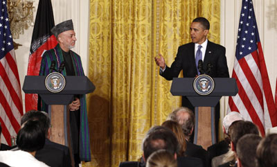 奧巴馬與卡爾扎伊“秀和諧” 美、阿分歧難彌合