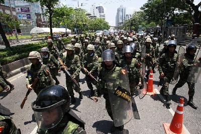 “紅衫軍”誓言絕不投降 沖突還在繼續