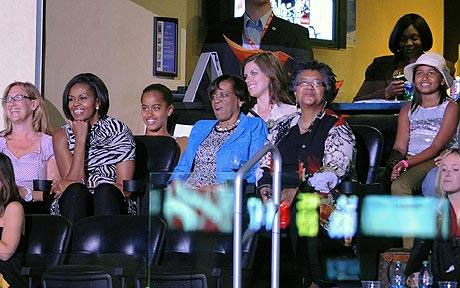 圖：米歇爾攜愛女現場支持湖人隊 羨煞總統奧巴馬