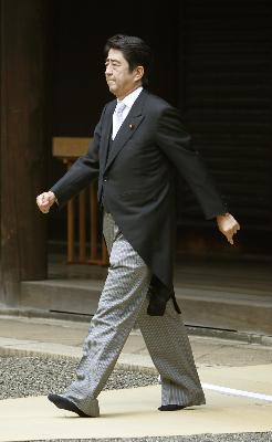 日本舉行二戰結束65周年追悼儀式 40余名議員自行“拜鬼”