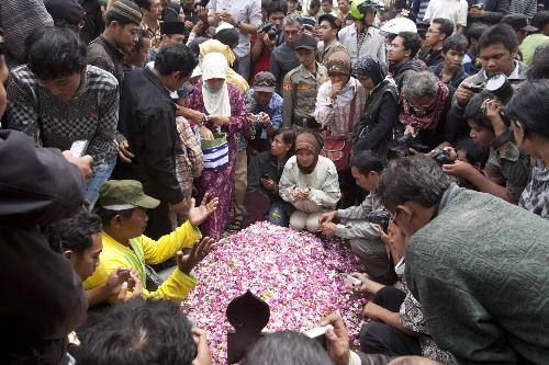 印尼天災已致376人死亡 海嘯預警失靈疑遭破壞