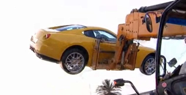 突尼斯前總統(tǒng)海外資產(chǎn)遭凍結(jié) 名貴跑車被歹徒“吊”走