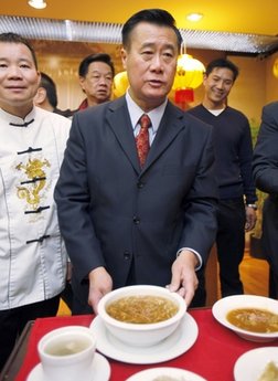 美國加州擬立法禁止魚翅交易 引發華裔居民熱議