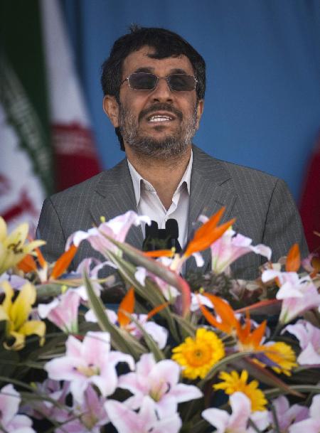 伊朗舉行閱兵式慶祝建軍節 展示新型武器（圖）