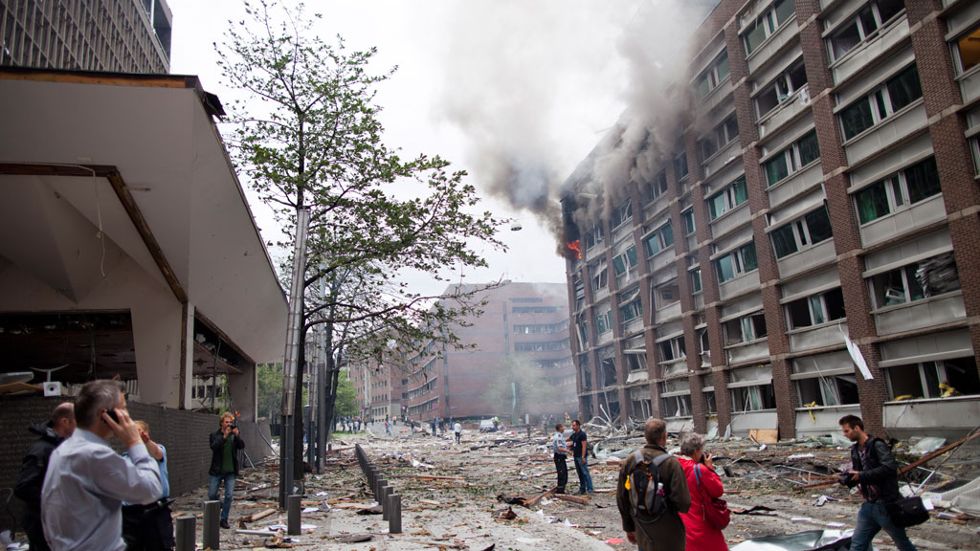 政府大樓驚魂：汽車炸彈爆炸致7人死亡