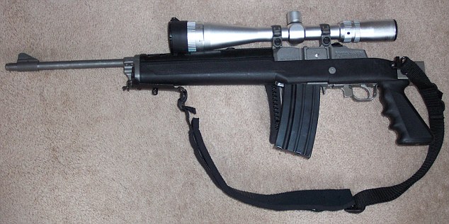 子彈或涂毒行兇時聽音樂 布雷維克父親稱兒子應自殺