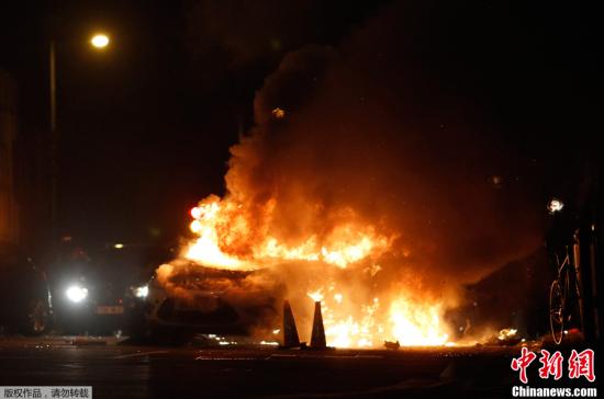 英國(guó)倫敦北部騷亂 300人圍攻警局8名警員受傷