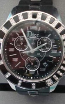 英國國防部“砸鍋賣鐵”湊經費 007佩戴手表難逃厄運