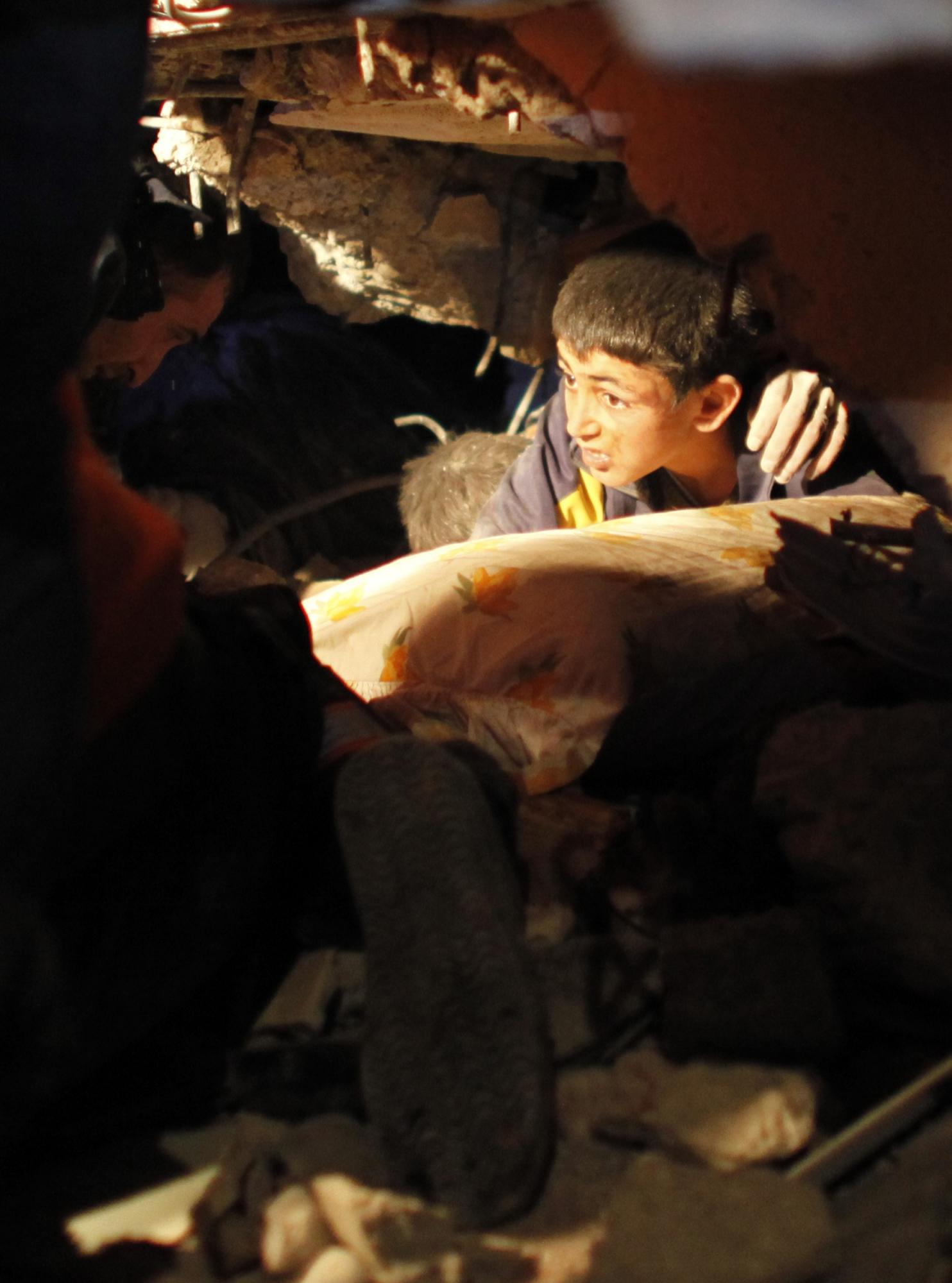 7.3級強震襲擊土耳其 200余人遇難上千建筑坍塌