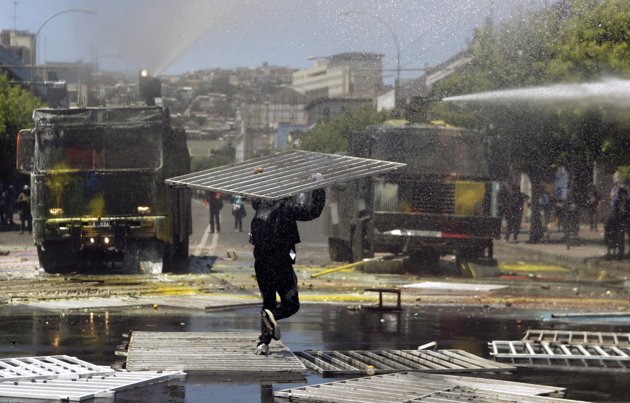 英國智利爆發(fā)學生抗議示威 不滿學費上漲教育投入不足