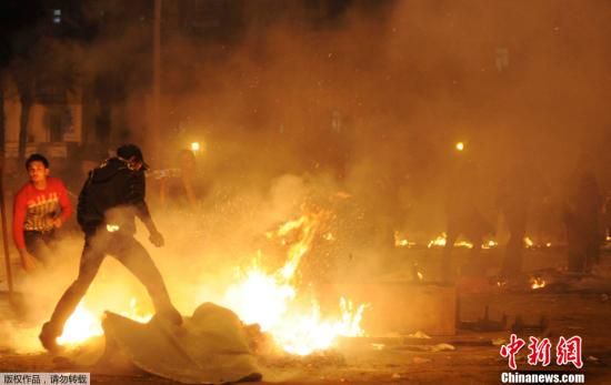 埃及警方示威者沖突已致35人死亡