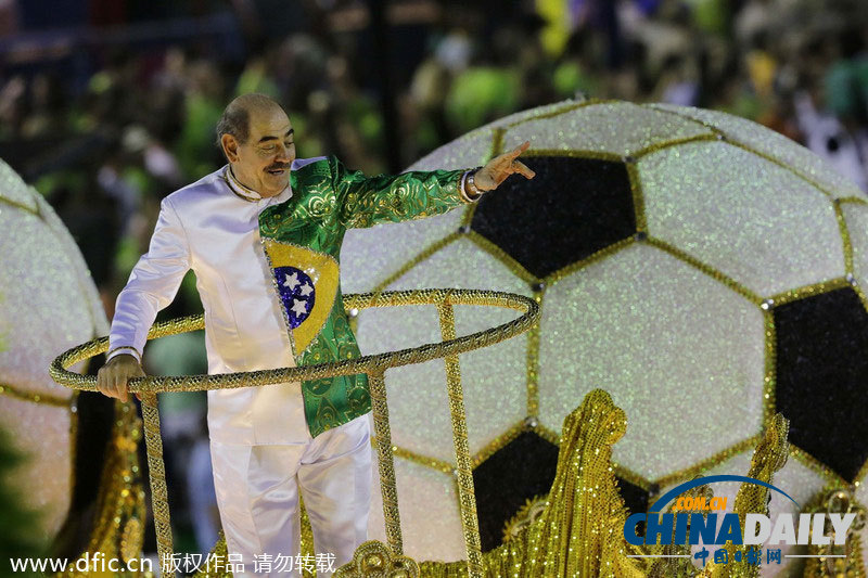 巴西狂歡節足球味濃 兩大名將為游覽車保駕護航