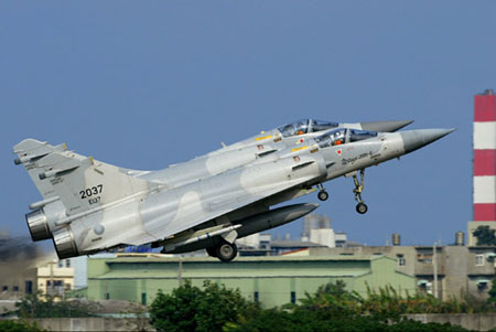 F16進駐桃園基地 美同意加掛AIM120導彈