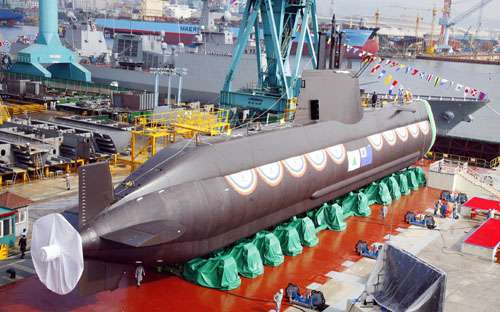 韓海軍新潛艇下水