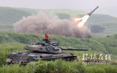 日本自衛隊舉行軍演