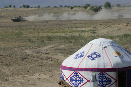 中哈聯(lián)合反恐演習第一階段實兵演練開始