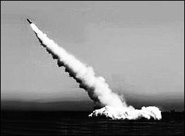 俄新式布拉瓦導彈水下試射出意外引爭論