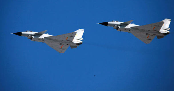 勇斗零下20度低溫 殲-10戰(zhàn)機(jī)新年度開飛