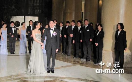 臺塑長孫王泉仁新婚夫妻亮相（組圖）