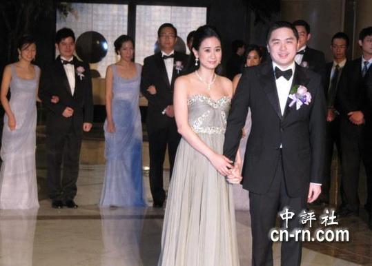 臺塑長孫王泉仁新婚夫妻亮相（組圖）