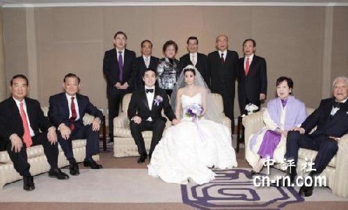 臺塑王家婚宴冠蓋云集 藍(lán)綠要角大合照