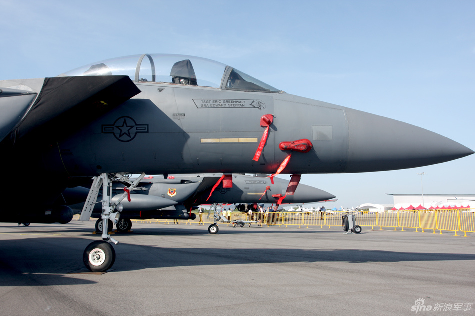 美國空軍展示兩架F－15E攻擊鷹戰(zhàn)斗轟炸機