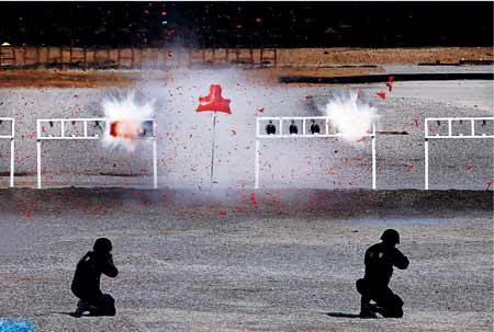 中國“雪豹突擊隊”魔鬼式訓練挑戰(zhàn)極限(組圖)