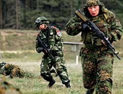 中國“雪豹突擊隊”魔鬼式訓(xùn)練挑戰(zhàn)極限(組圖)