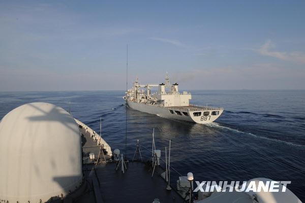 中國海軍第五批護航編隊進行首次海上補給