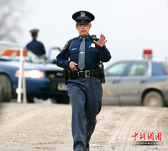 圖：美國(guó)動(dòng)用裝甲車逮捕極端組織成員