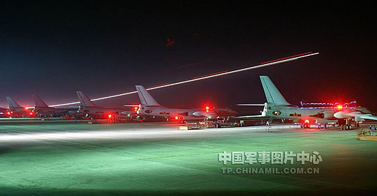 中國數十架新型轟炸機夜間出擊實行地毯式轟炸
