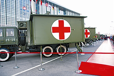 我軍新一代衛(wèi)生裝備亮相國際展臺