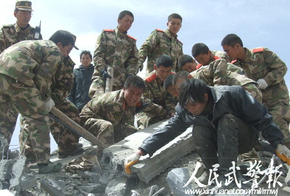 武警部隊多路趕赴青海地震災區